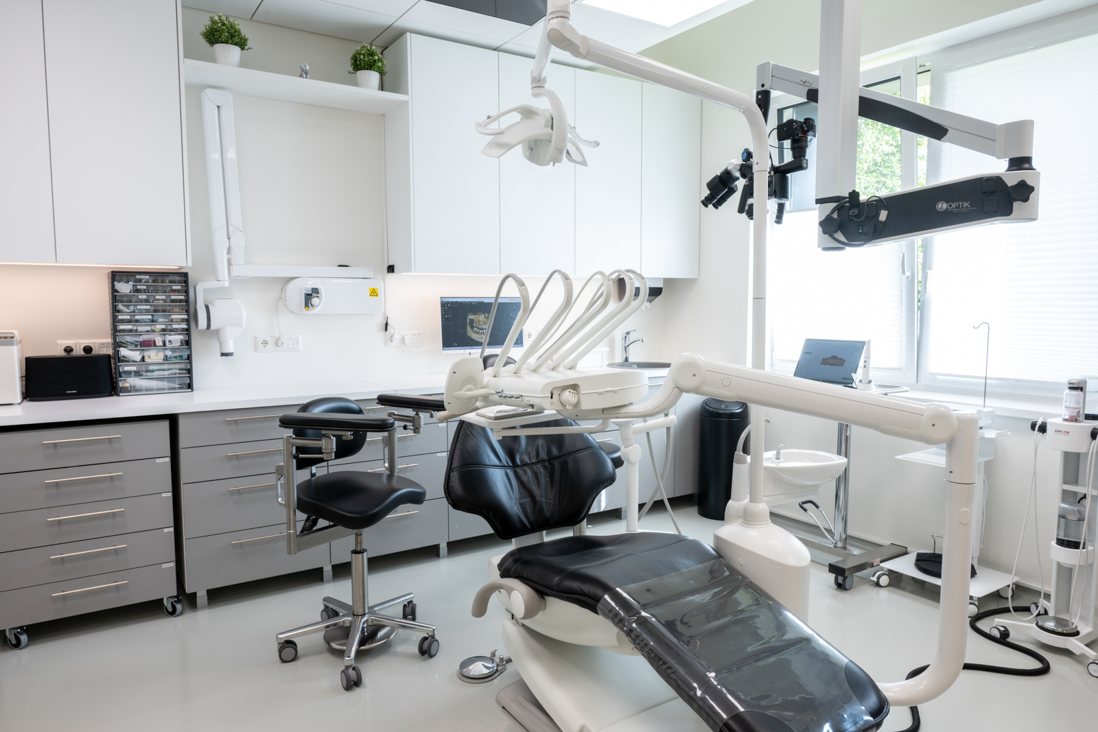 Green Dental treatment room